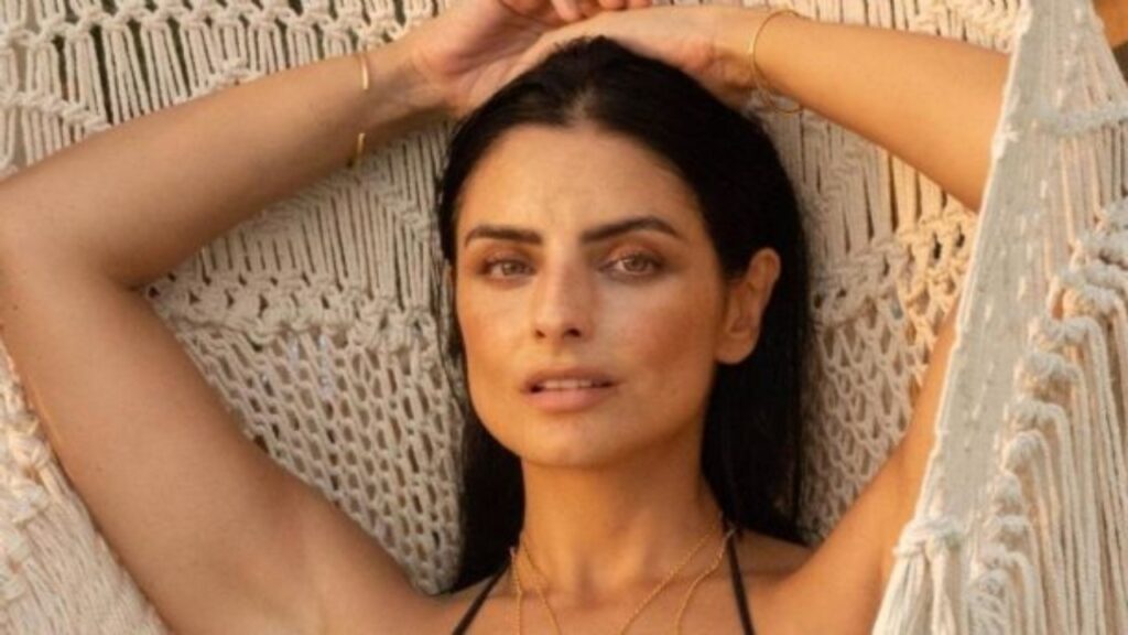 Aislinn Derbez