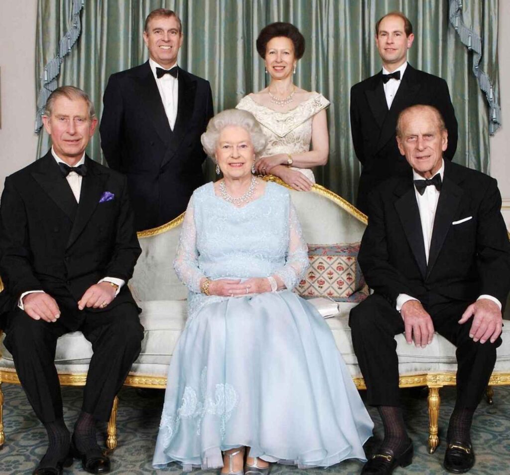 La reina Isabel II y sus hijos