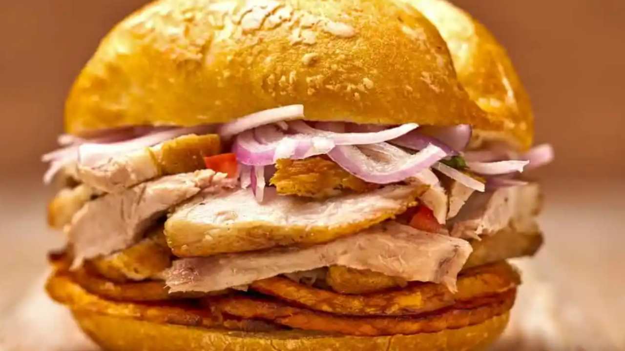 pan con chicharrón más su tamal