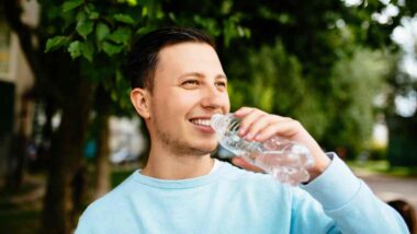 Beber agua fría