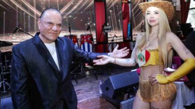 Mauricio Diez Canseco y su novia se tatúan.